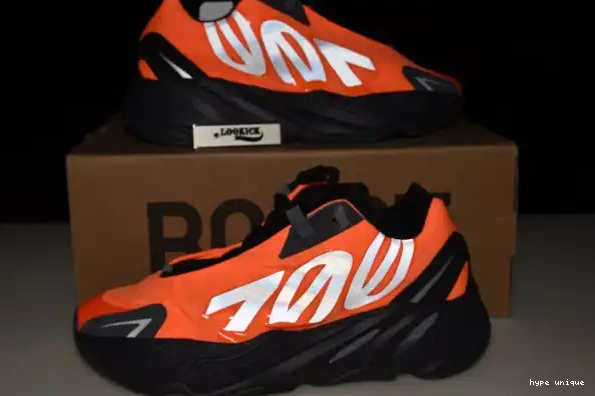 hype MNVN Orange Boost Adidas FV3258 Yeezy 700 0328